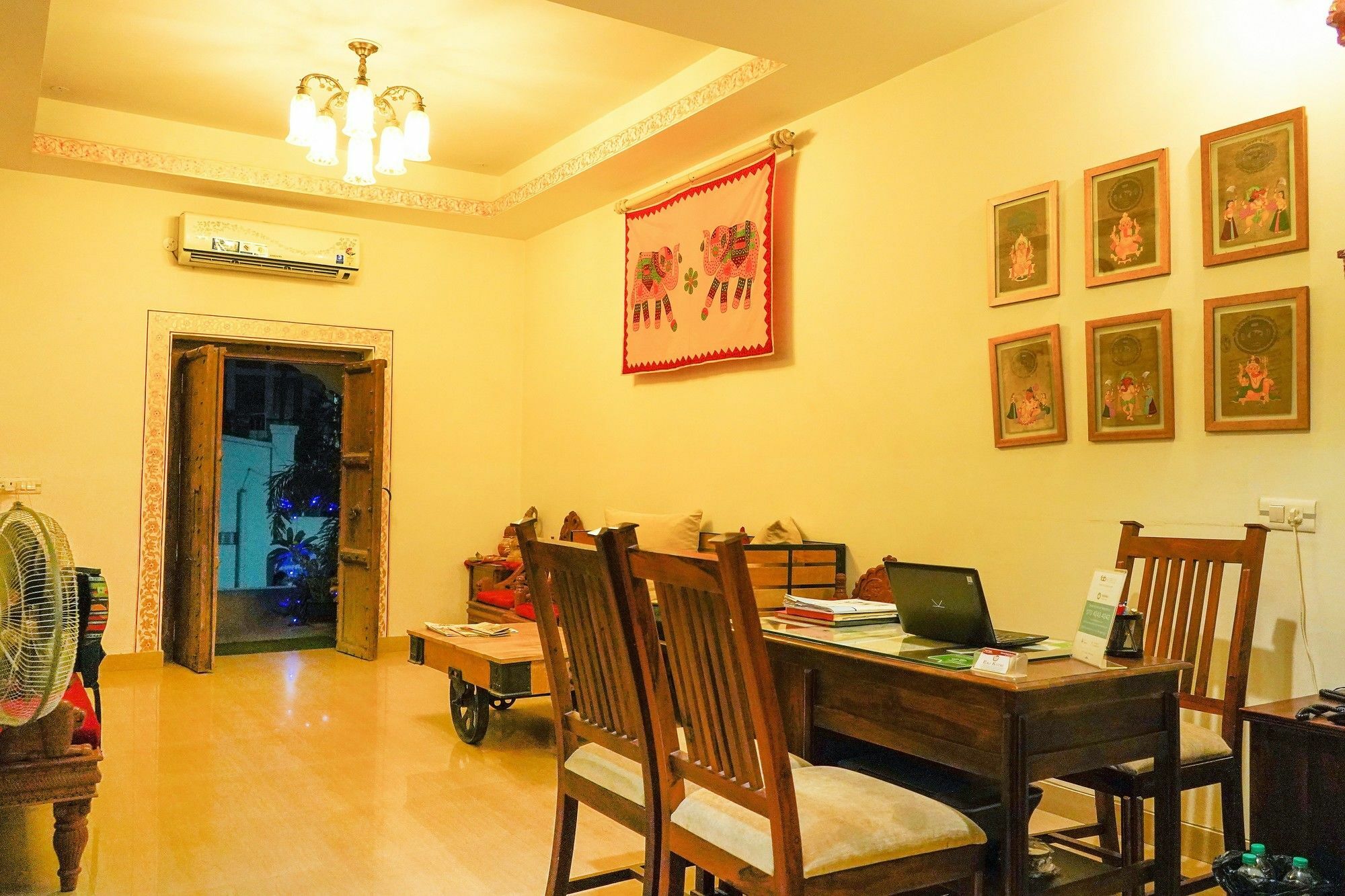 Hotel Raj Kothi Jaipur Airport Buitenkant foto